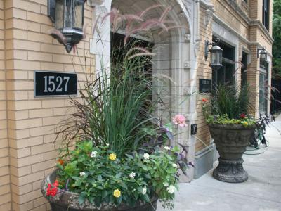 studios Wicker Park Chicago Renaissance apartments